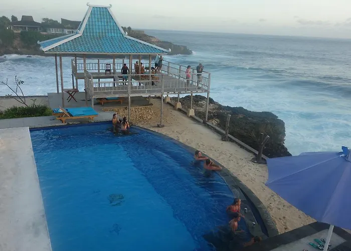 Cliff Park نوسا ليمبونغان